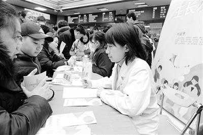 蘭州大學(xué)第一醫(yī)院舉行“新年！新高度！”兒童保健義診活動(dòng)