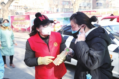 用點滴善舉筑就強大正能量 蘭州市各級道德模范、蘭州好人齊心援助抗擊疫情一線