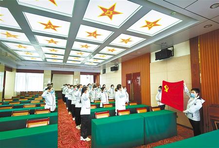 一次難得的黨課——甘肅第二、第三批援鄂醫(yī)療隊(duì)預(yù)備黨員宣誓儀式側(cè)記