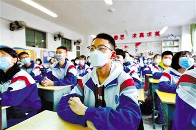 甘肅省初三和高一、高二年級學(xué)生昨日開學(xué) 青春校園又聞瑯瑯讀書聲