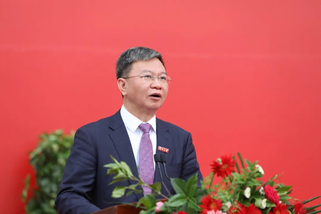 蘭州大學(xué)校長嚴純?nèi)A寄語2020屆本科畢業(yè)生：做敢擔當、能擔當、有擔當?shù)娜?>
        </a><em>蘭州大學(xué)校長嚴純?nèi)A寄語2020屆本科畢業(yè)生：做敢擔當、能擔當、有擔當?shù)娜?/em></li>
    <li><a  target=