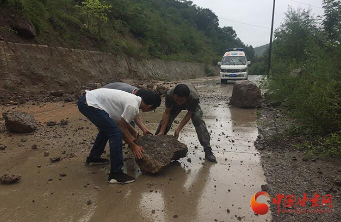 康縣長壩鎮(zhèn)：鏟車、120合力“逆行”救援群眾  