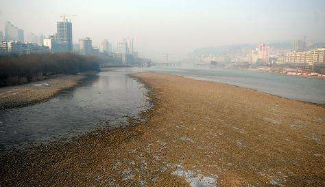 市民：黃河水位大降會不會影響供水？ 水務(wù)部門：枯水期流量偏小屬于正?，F(xiàn)象