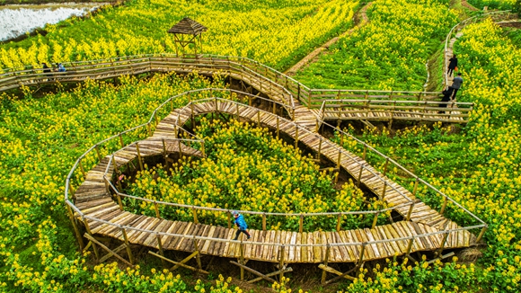 “心”型廊橋。廖濤 攝