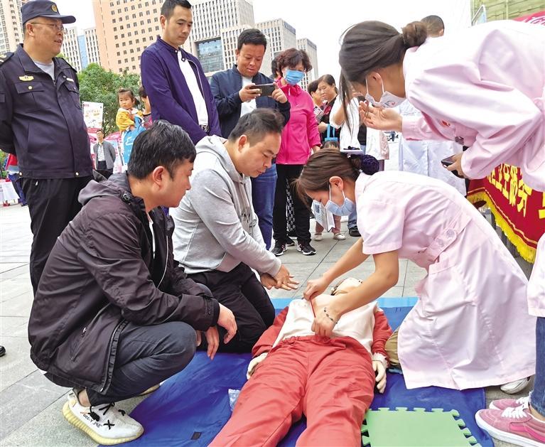 蘭州市“安全生產(chǎn)月咨詢?nèi)铡被顒訂?>
        </a><em>蘭州市“安全生產(chǎn)月咨詢?nèi)铡被顒訂?/em></li>
    <li><a  target=