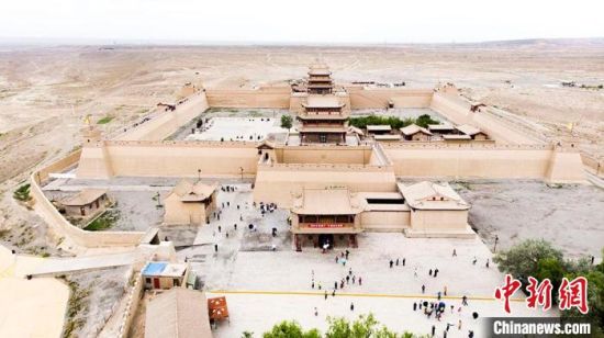 圖為7月中旬，世界文化遺產(chǎn)——嘉峪關，它是中國明代萬里長城的西端起點?！「哒埂z