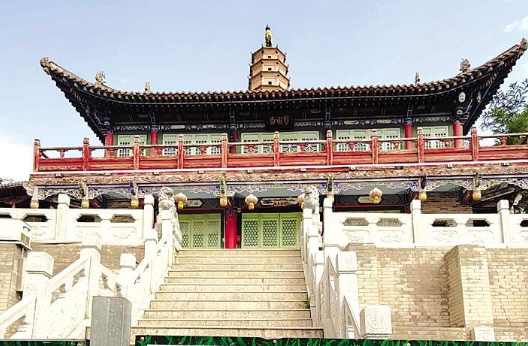 白塔寺閉門謝客，何時(shí)開放？管理處：白塔基礎(chǔ)出現(xiàn)病害圍擋施工，預(yù)計(jì)年底前完工