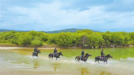 草原騎警，牧民心中的親人——記瑪曲縣公安局草原騎警大隊(duì)