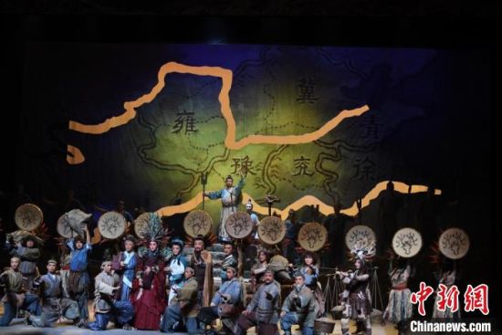 作為隴劇“梅花”，雷通霞在《大禹治水》中甘當(dāng)“綠葉”，該劇推出后，反響十分熱烈。(資料圖) 楊艷敏 攝