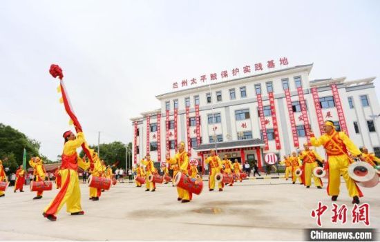 2021年6月30日，蘭州太平鼓教育保護實踐基地啟動儀式在蘭州新區(qū)舉行。(資料圖) 高展 攝