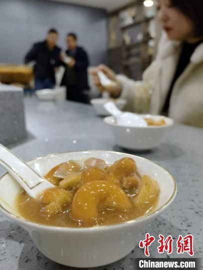 圖為酒泉美食“糊鍋”。　殷春永 攝