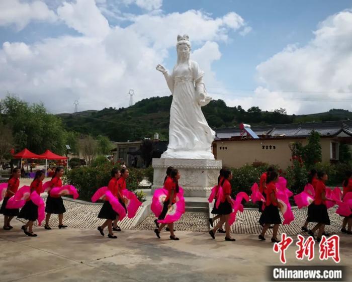甘肅省西和縣乞巧節(jié)活動(dòng)。殷春永 攝