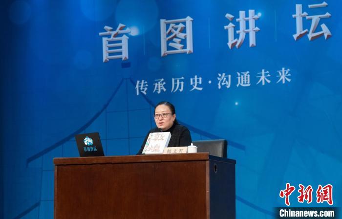 敦煌研究院文化弘揚(yáng)部講解科科長韓文君?！『衔乃嚦霭嫔绻﹫D