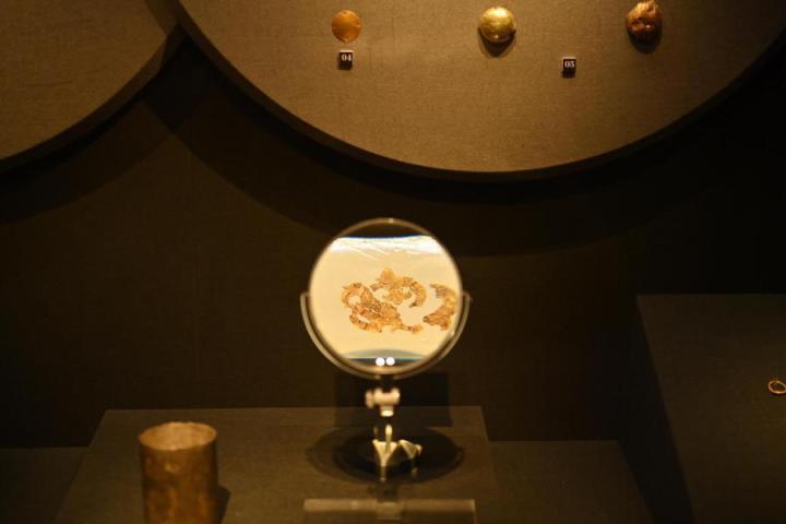 張家川縣馬家塬車輿博物館展陳的馬家塬遺址出土的金飾。李亞龍 攝　
