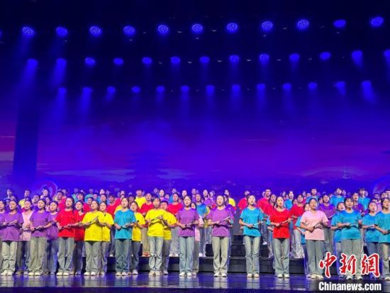 5月28日晚，“詩意甘肅·絲路長風(fēng)三千里”——月出涼州·武威詩會在甘肅省武威市漢唐天馬城舉行。楊娜 攝