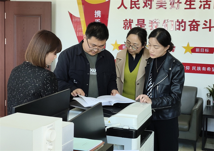 1720774341268678.jpg 徽縣紀檢監(jiān)察系統(tǒng)組成3個片區(qū)協(xié)作交叉檢查組深入各鄉(xiāng)鎮(zhèn)督查惠民惠農(nóng)政策落實、村集體“三資”規(guī)范管理等工作.jpg